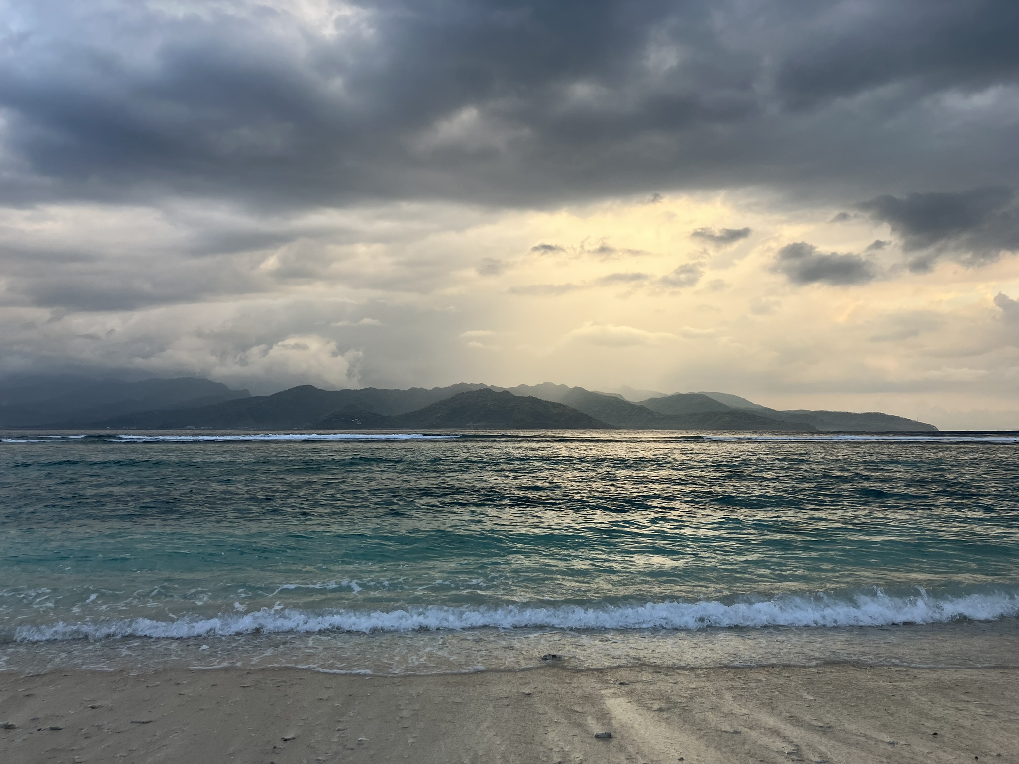 Beach view from Gili Trawangan to Lombok's west coast